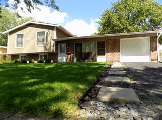 7925 Berkshire Dr, Hanover Park, IL 60133