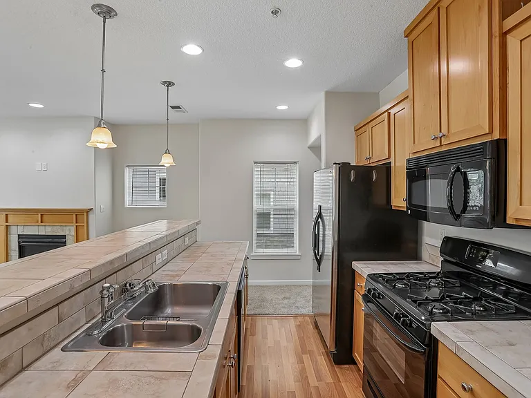 10805 NE Red Wing Way #201 — Photo 14