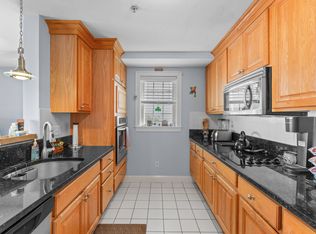 21 Wall St APT B, Canton, MA 02021