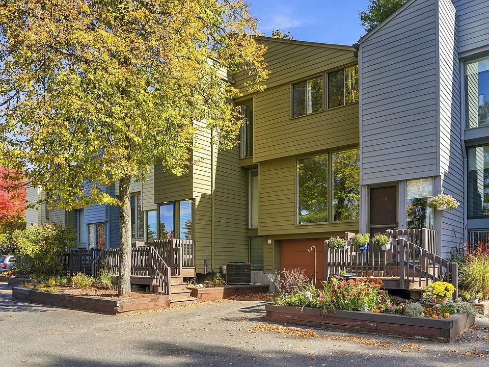 214 Meadows Edge #214