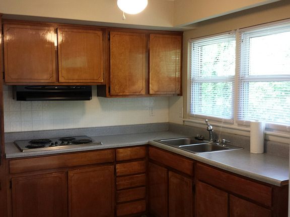 4th image of 328 Fairlane Dr NE