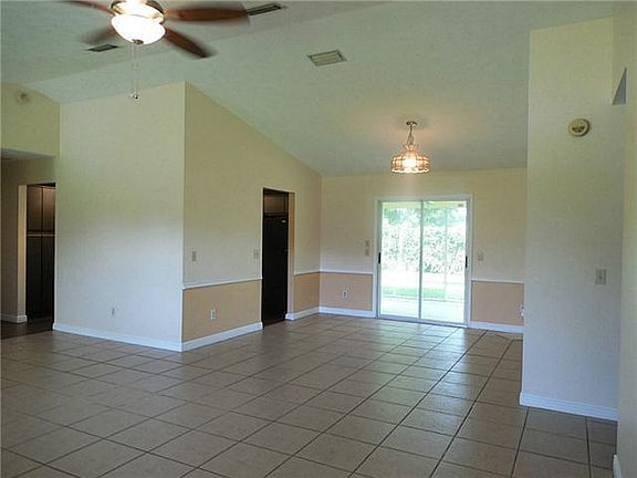 4th image of 367 SE Fallon Dr