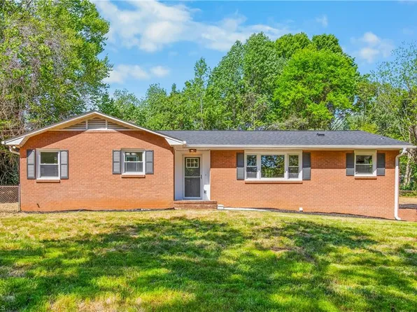 4300 Lisa Dr, Winston Salem, NC 27103