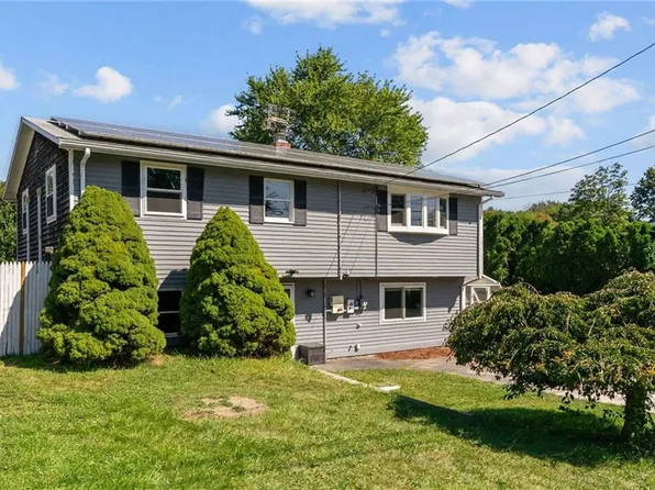 5 Lea Dr, Bristol, RI 02809