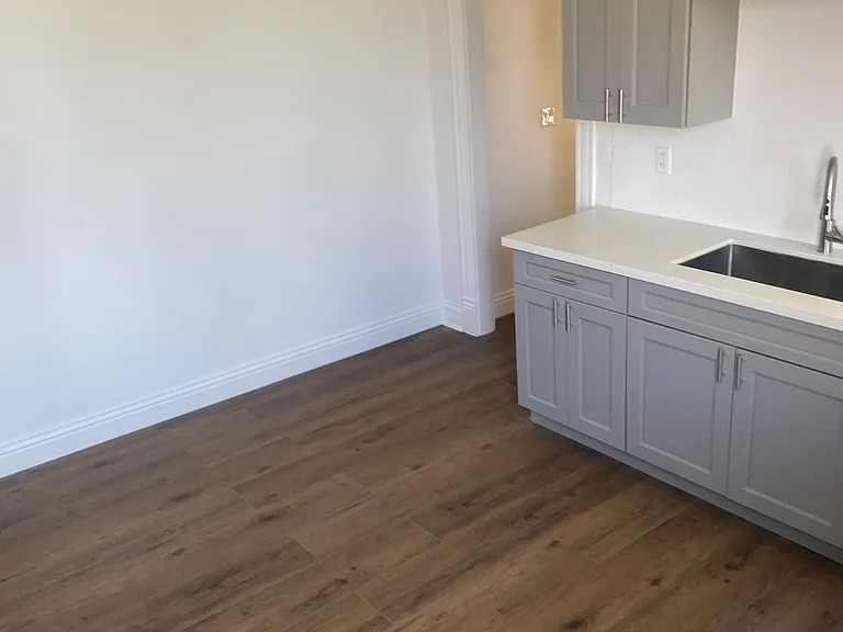 437 Coronado Ter #1/2 — Photo 11