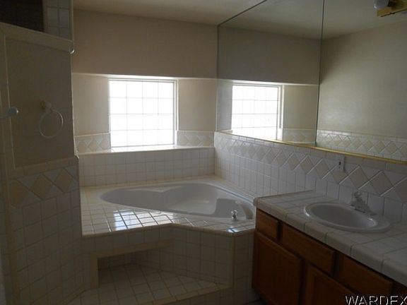 3rd image of 2160 E Bella Vista Dr