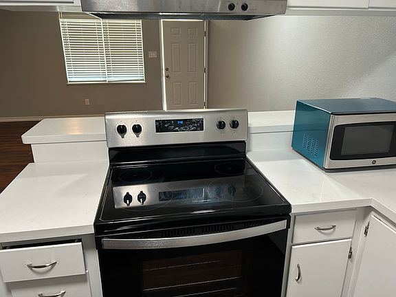 4th image of 709 W Ella Ave #1