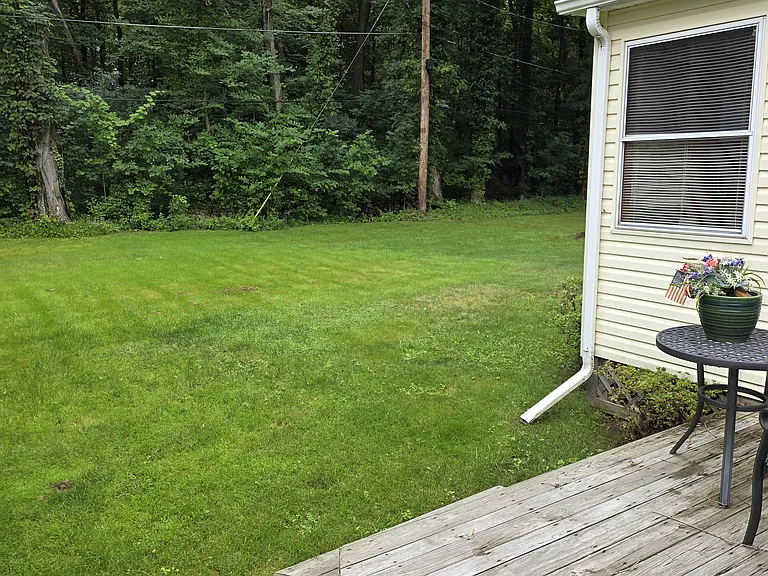 32 Mercedes Dr — Photo 5