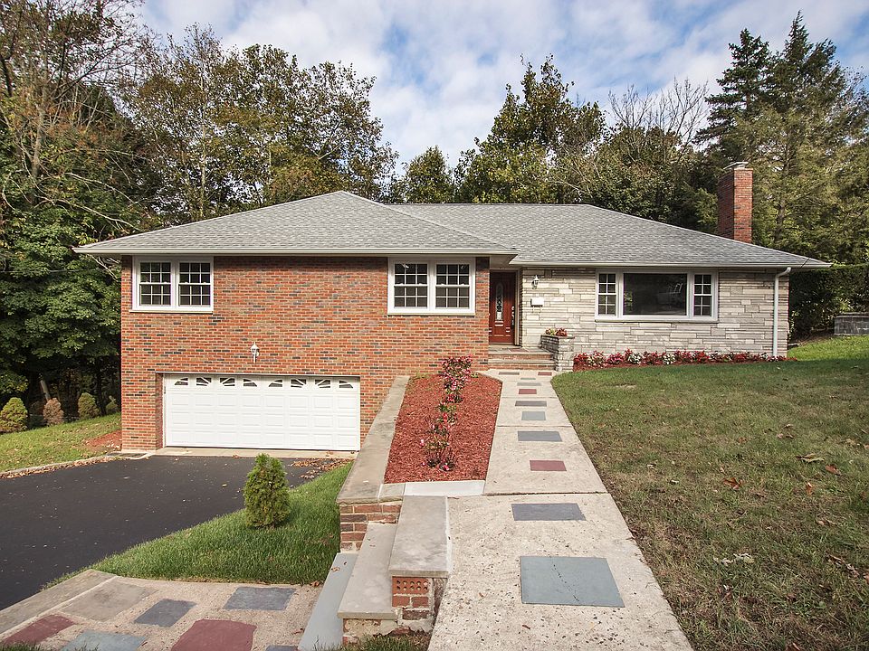 1st image of 11 Oxford Dr