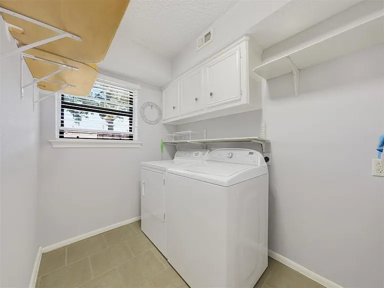 12406 Sarti St — Photo 27