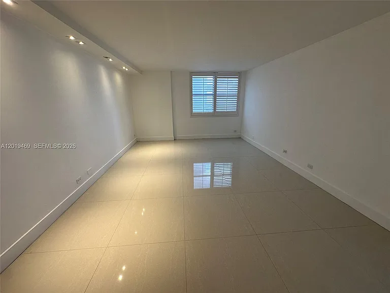 6039 Collins Ave #1221 — Photo 8