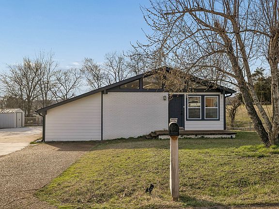 3rd image of 7 Roberts Ln