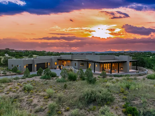 9 Primrose Cir, Santa Fe, NM 87506