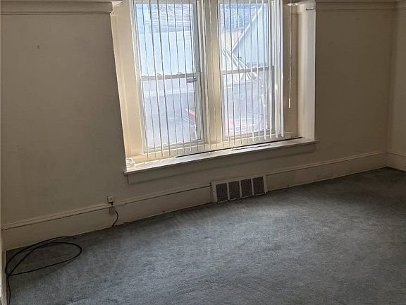 5th image of 10814 Hull Ave