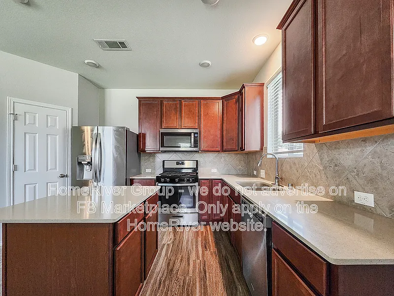 3 bed, 2.0 bath, 1206 sqft, $1,745 — Photo 3