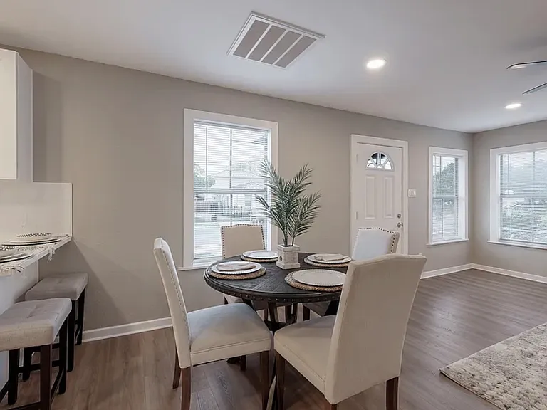858 Harriman Pl — Photo 5