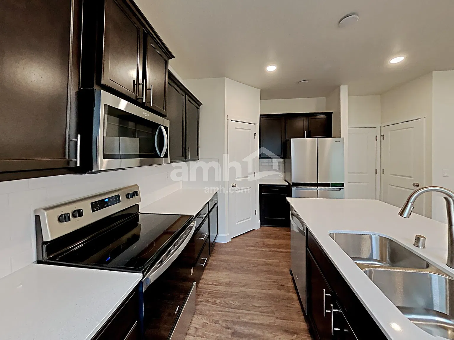 4 bed, 2.5 bath, 2087 sqft, $3,285 — Photo 4