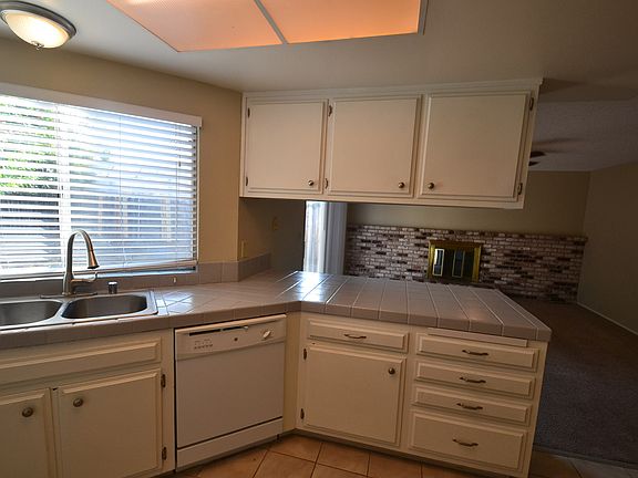 4th image of 828 Wedgewood Dr