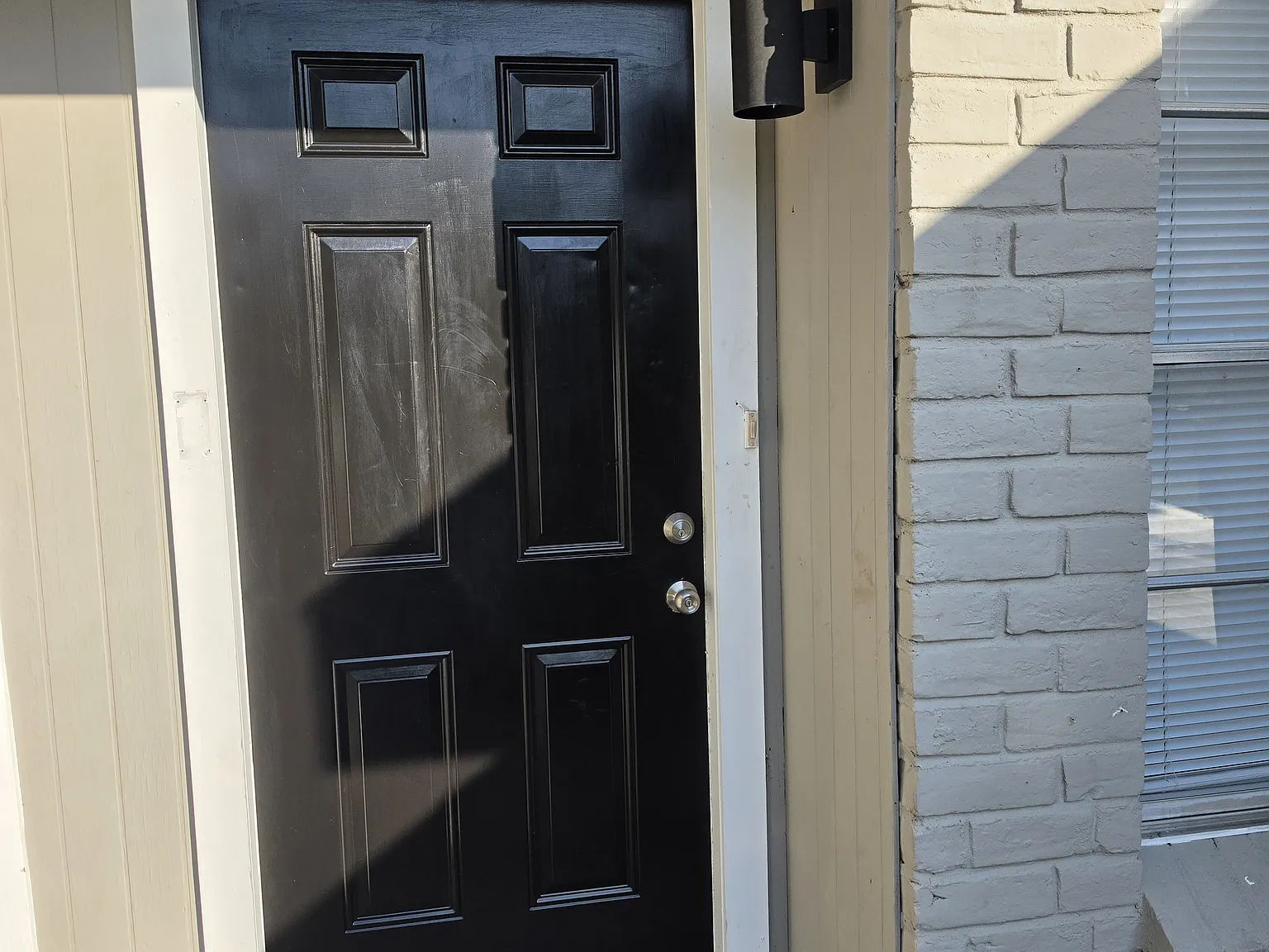 2 bed, 1.5 bath, 984 sqft, $1,300 — Photo 2