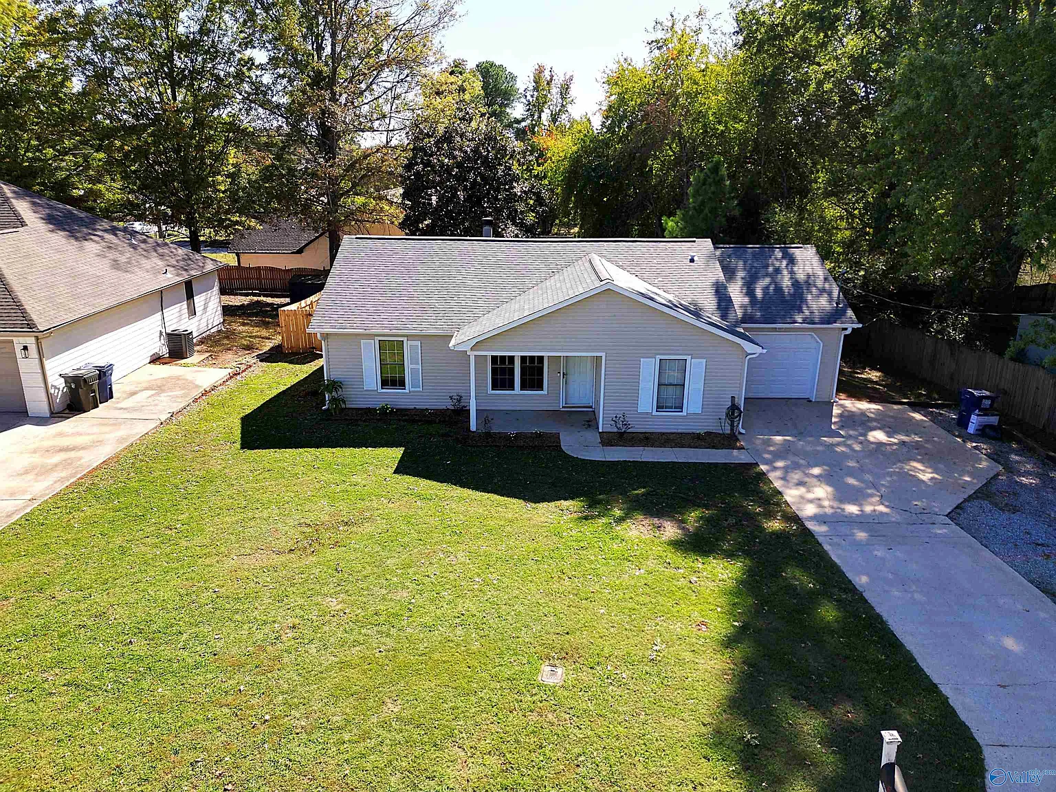 3 bed, 2.0 bath, 1294 sqft, $1,695 — Photo 4