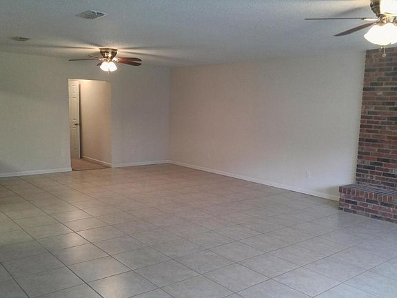 5th image of 200 Dogwood Ln