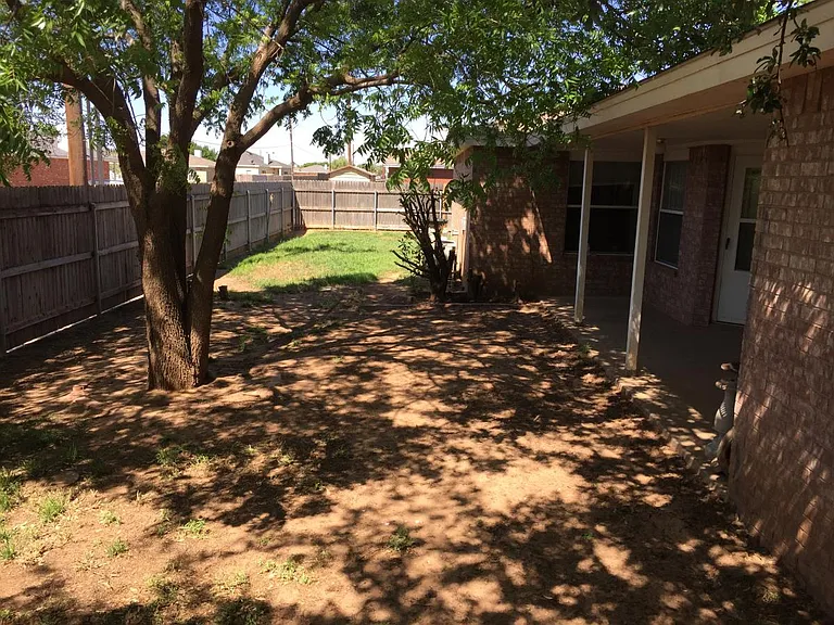 1040 Iola Ave — Photo 2