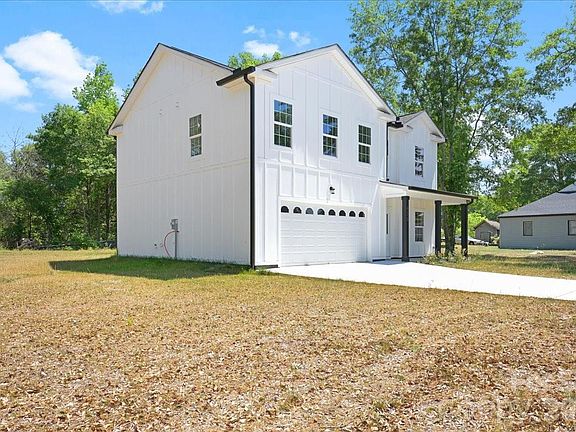 3rd image of 439 Airport Rd