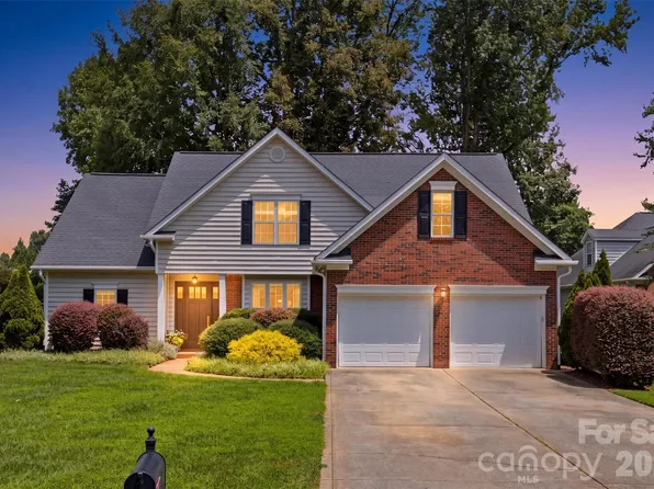 15121 Castlebridge Ln, Matthews, NC 28104