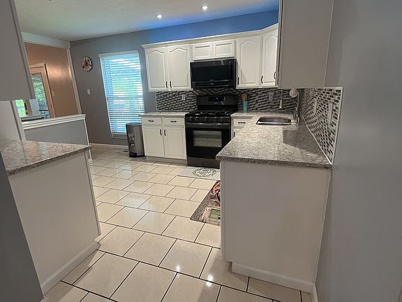 4th image of 2632 Causeway Dr