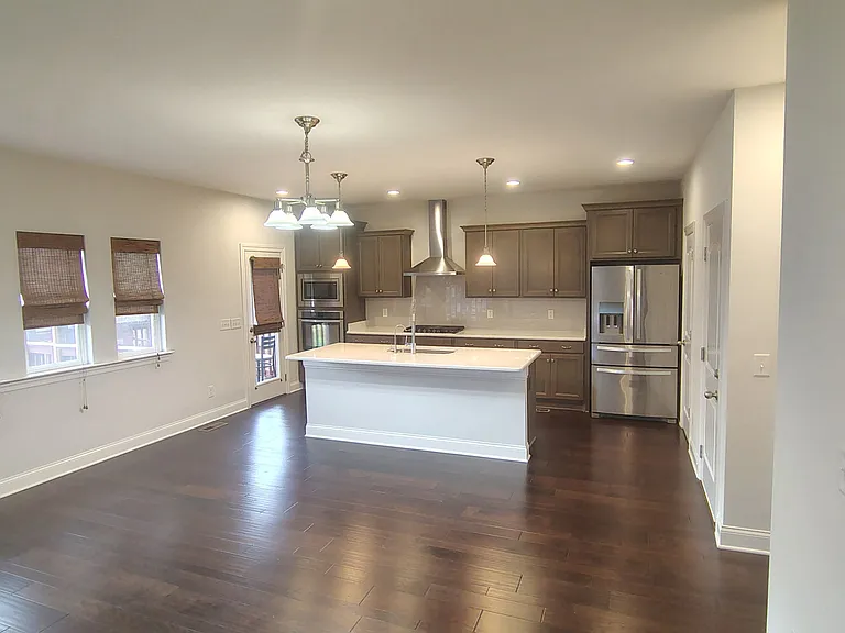 1218 Appian Way — Photo 2