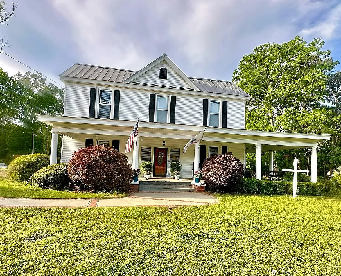 **Charming Small-Town Home Near Clark's Hill Lake - An Exceptional Opportunity Awaits — Photo 1