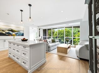 11 Soho St #403, Toronto, ON M5T 3L7