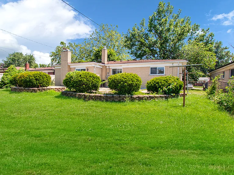 12951 Common Rd — Photo 8