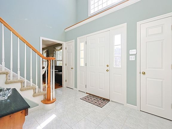 5th image of 18 Bubbling Brook Rd