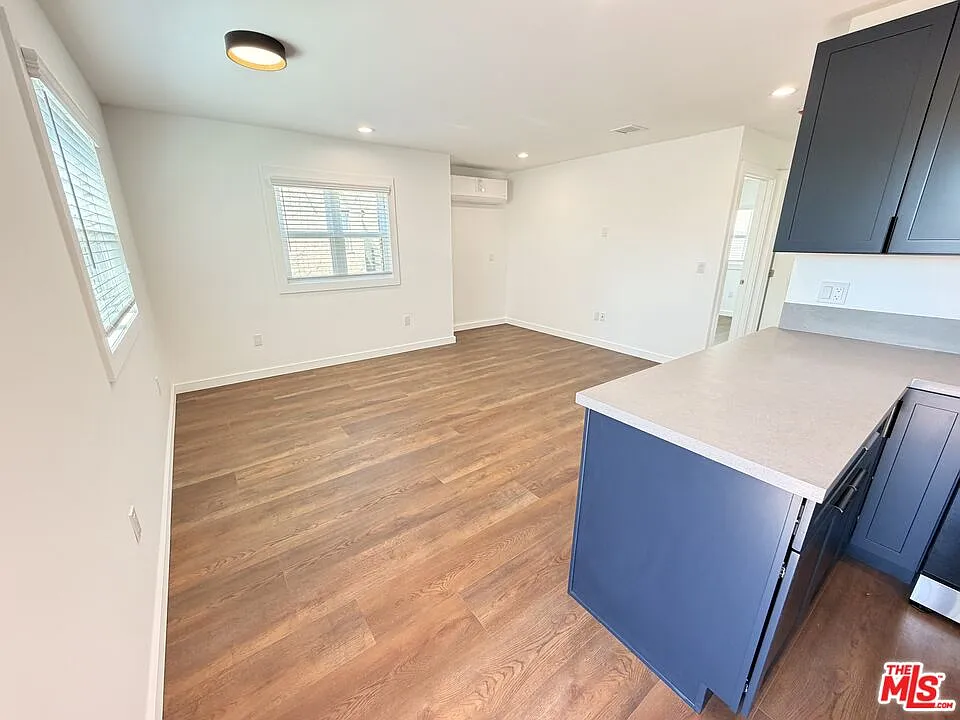 2 bed, 1.0 bath, 900 sqft, $3,500 — Photo 3