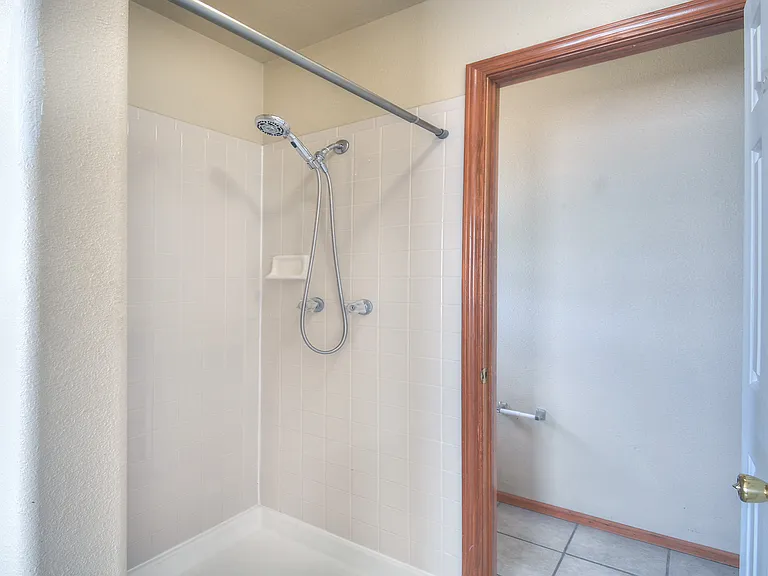2540 Lyncrest Dr — Photo 10