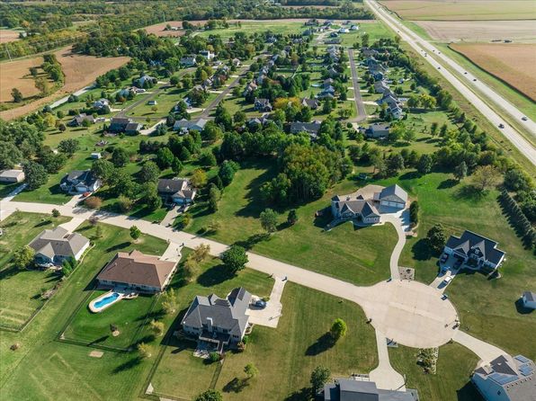 14571 Knob Hill Dr, Heyworth, IL 61745