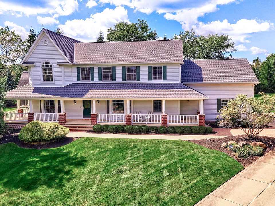 1st image of 208 Fox Ln