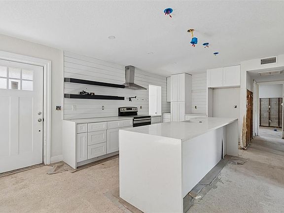 4th image of 3927 HUNTINGTON STREET NE