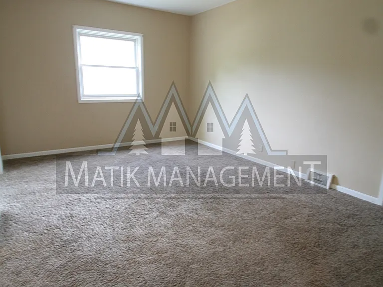 16 9th Ave NE #1 — Photo 6
