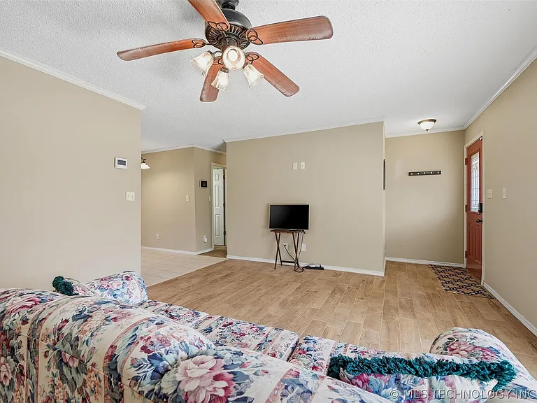 805 Harkey St — Photo 8