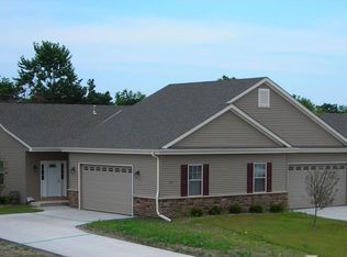 916 Langdon Ct, Racine, WI 53406