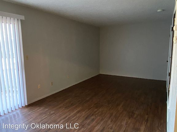 4th image of 3911 N Rockwell Ave #133