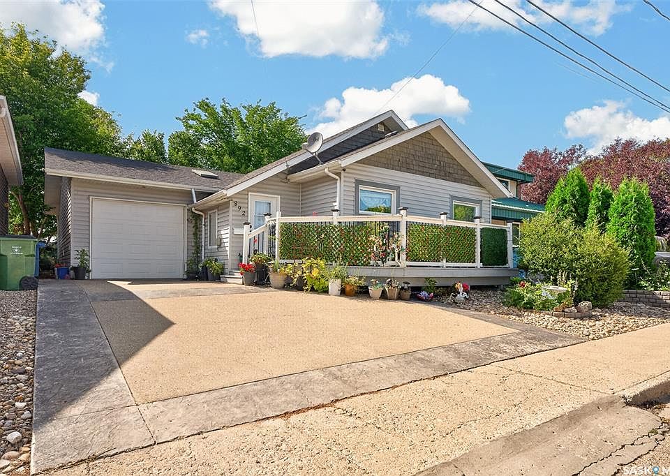 1st image of 892 Elgin AVENUE