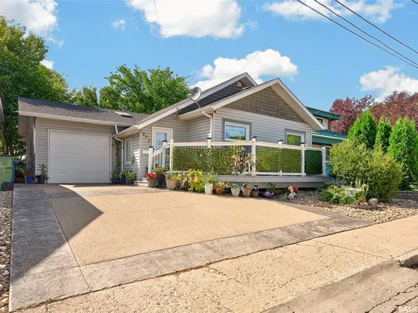 892 Elgin AVENUE, Moose Jaw, SK S6H 4G7