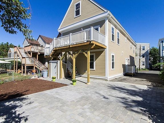 2nd image of 397 Norfolk St #8