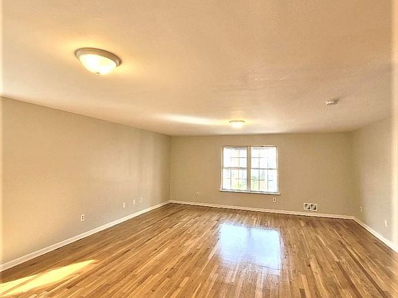 3rd image of 306 S 7th St #3