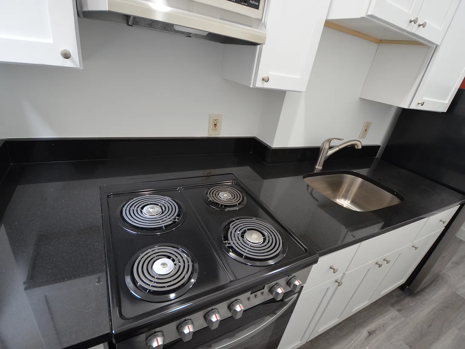 2 bed, 750 sqft, $2,700 — Photo 1