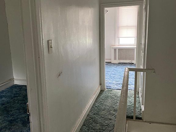 5th image of 2721 Helen St