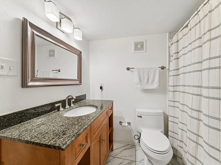 1601 S Shepherd Dr #172 — Photo 12